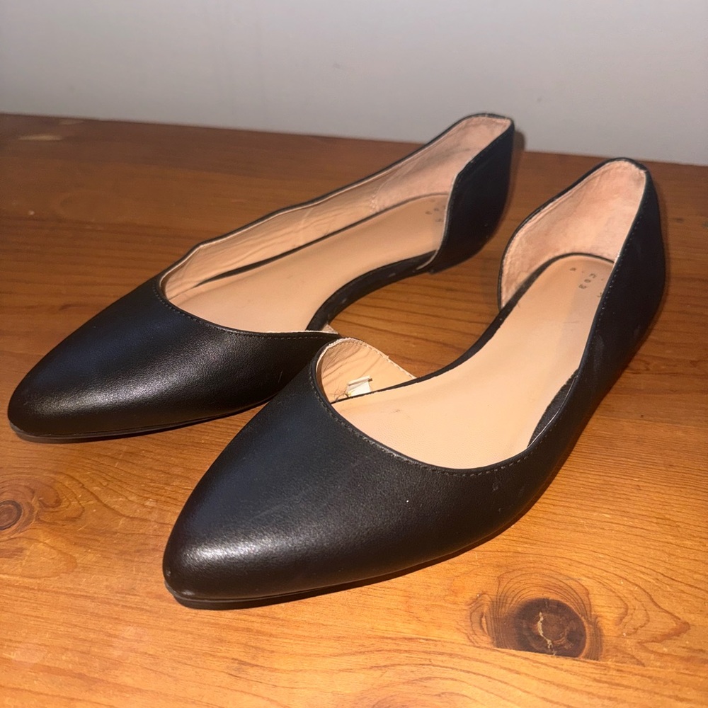 Women’s black flats size 9
